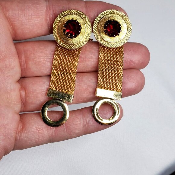 Vintage Gold Tone Mesh Wrap Around Red Faceted Rhinestone Cuff Links - Picture 8 of 12